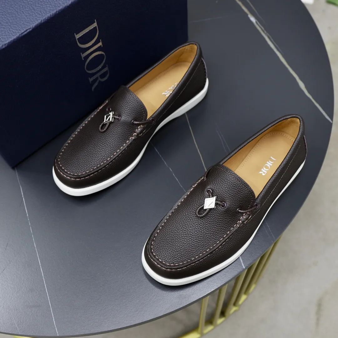 Ex-factory price: 540🙅‍♂️🙅‍♂️🙅‍♂️ Brand: Dior DIOR Standard code: Men's code 38/44 (45 can be customized) Grade: Same as the official website Material: Original cowhide stitching, cowhide lining, original TPU wear-resistant soft outsole Style categories: Leisure and sports version, footwear for driving, young fashion, European and American trends, British style Color: actual picture color